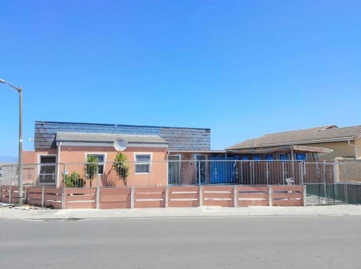  Bedroom Property for Sale in Eastridge Western Cape